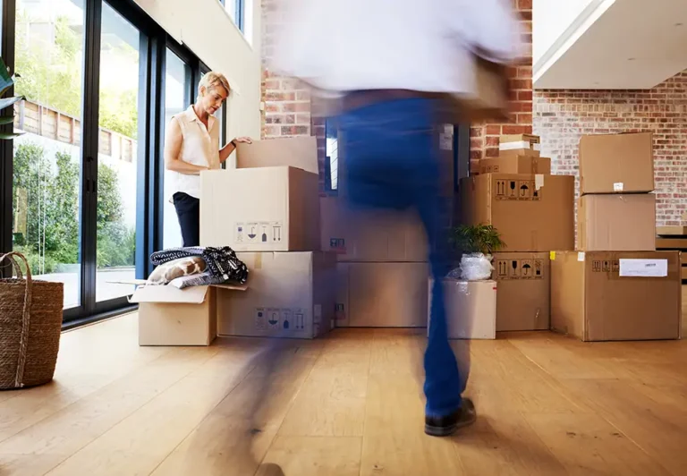 Need Fulham packing boxes for your upcoming move? Boxes and Bubble offers fast delivery on strong, reliable moving boxes and packing kits across Fulham.