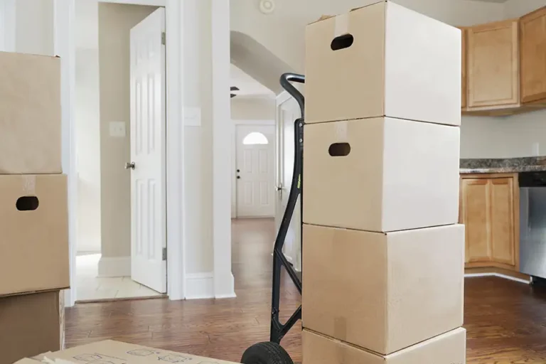 Downsizing or decluttering? Get the best packing boxes Fulham has to offer from Boxes and Bubble. Sturdy, affordable, and delivered fast across Fulham.
